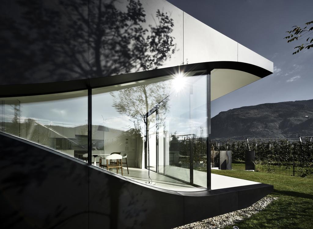 Mirror Houses Bolzano Bagian luar foto