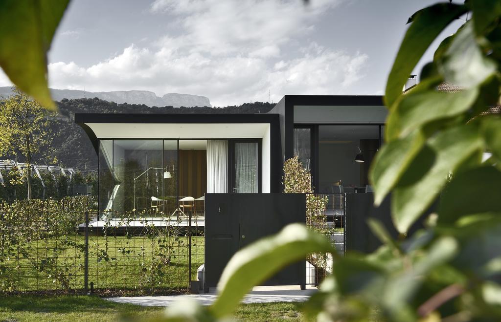 Mirror Houses Bolzano Bagian luar foto